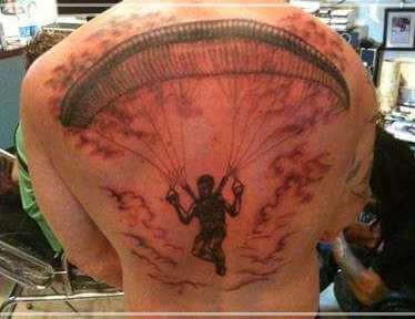 El paramotor esculpido en la piel.