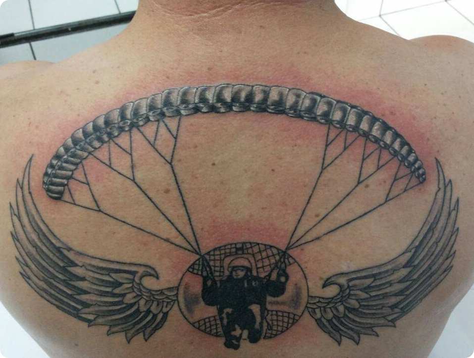 El paramotor esculpido en la piel.