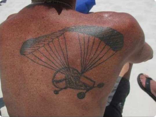 El paramotor esculpido en la piel.