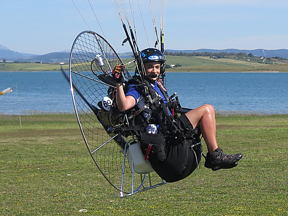 Silla de paramotor con Airbag de PAP. Nuevo bolsillo en la hombrera para llevar la emisora de radio