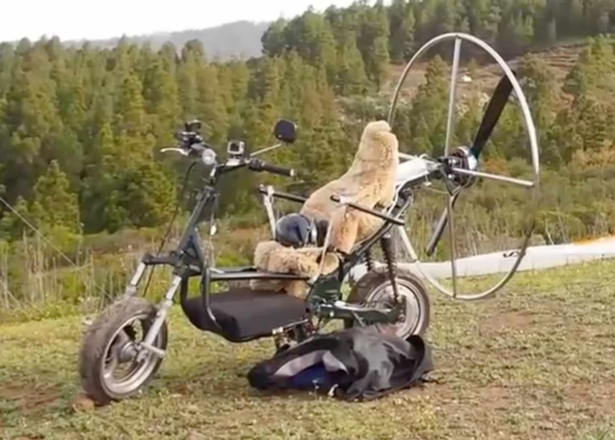 Skyrider One, prototipo de scooter eléctrico más paramotor.